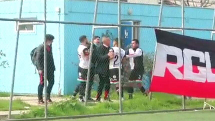 El presidente y un jugador de Lota tuvieron un duro encontrón