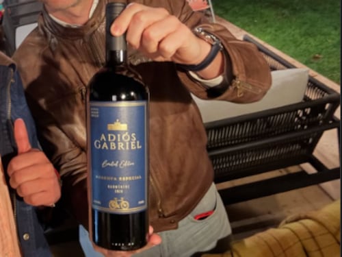 “Adiós Gabriel”: el particular vino que apareció en el comando de José Antonio Kast