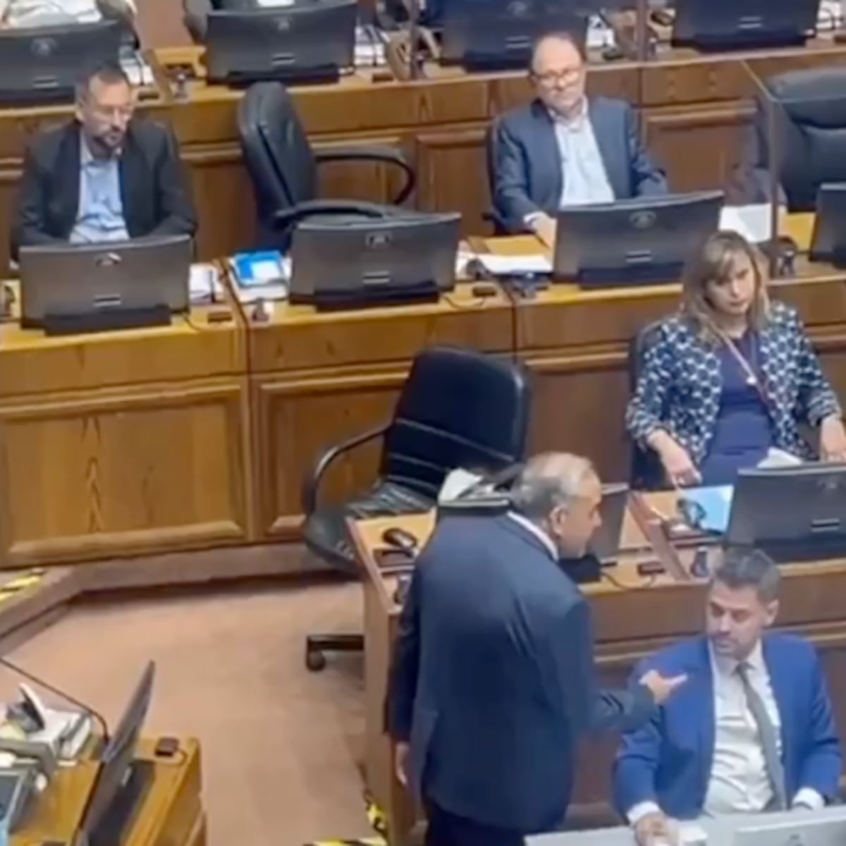 Fuerte round entre Fidel Espinoza y Daniel Manoucheri en el Congreso Fuerte round entre Fidel Espinoza y Daniel Manoucheri en el Congreso