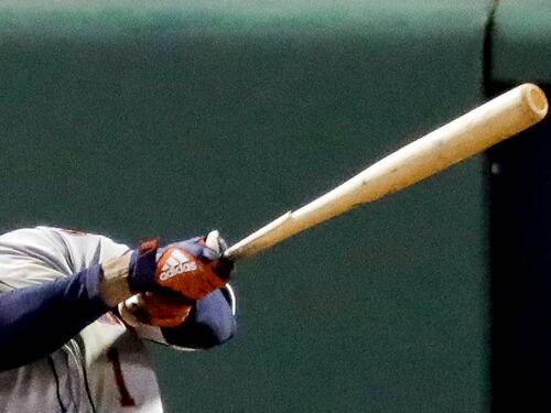 Mujer fue a ver un partido de béisbol y murió luego de ser golpeada en la cabeza por una pelota