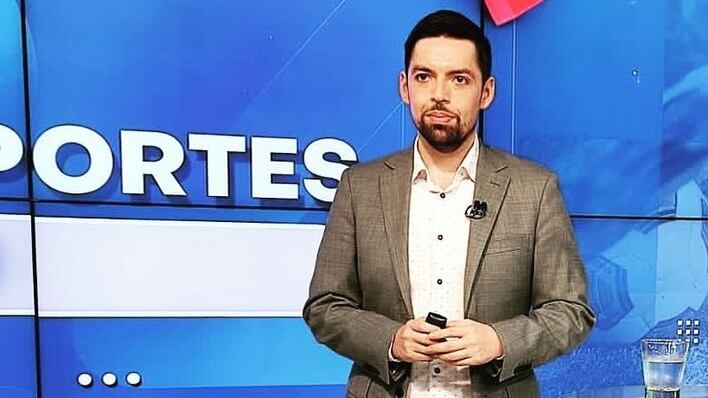 El reportero de TVN fue agredido por hinchas de Colo Colo mientras cubría los pormenores de las celebraciones por la obtención del título del Campeonato Nacional.