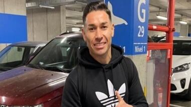 El lateral llegó anoche a la capital para realizarse esta mañana el chequeo médico antes de firmar su contrato con Colo Colo.