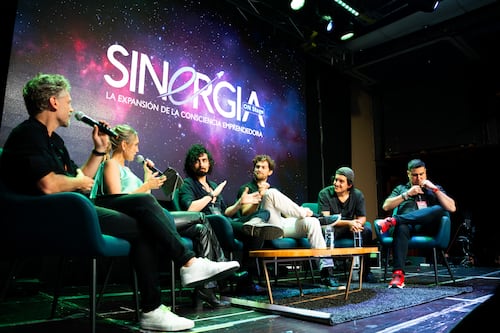 SINERGIA ON STAGE 2026: Llega a Santiago el “Lollapalooza” del mundo digital que promete hackear la mente de 1.000 emprendedores