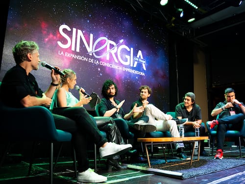 SINERGIA ON STAGE 2026: Llega a Santiago el “Lollapalooza” del mundo digital que promete hackear la mente de 1.000 emprendedores