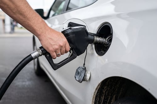 ¿Cómo influye el alza de los combustibles en la movilidad? Estudio revela que la congestión vehicular cayó 5% a nivel nacional