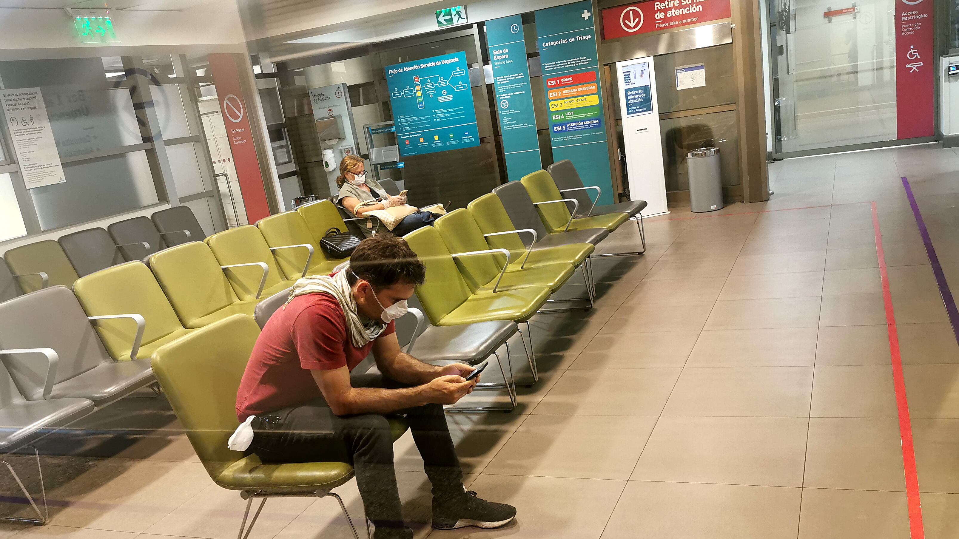 Las mascarillas podrían regresar con el invierno a los centros asistenciales