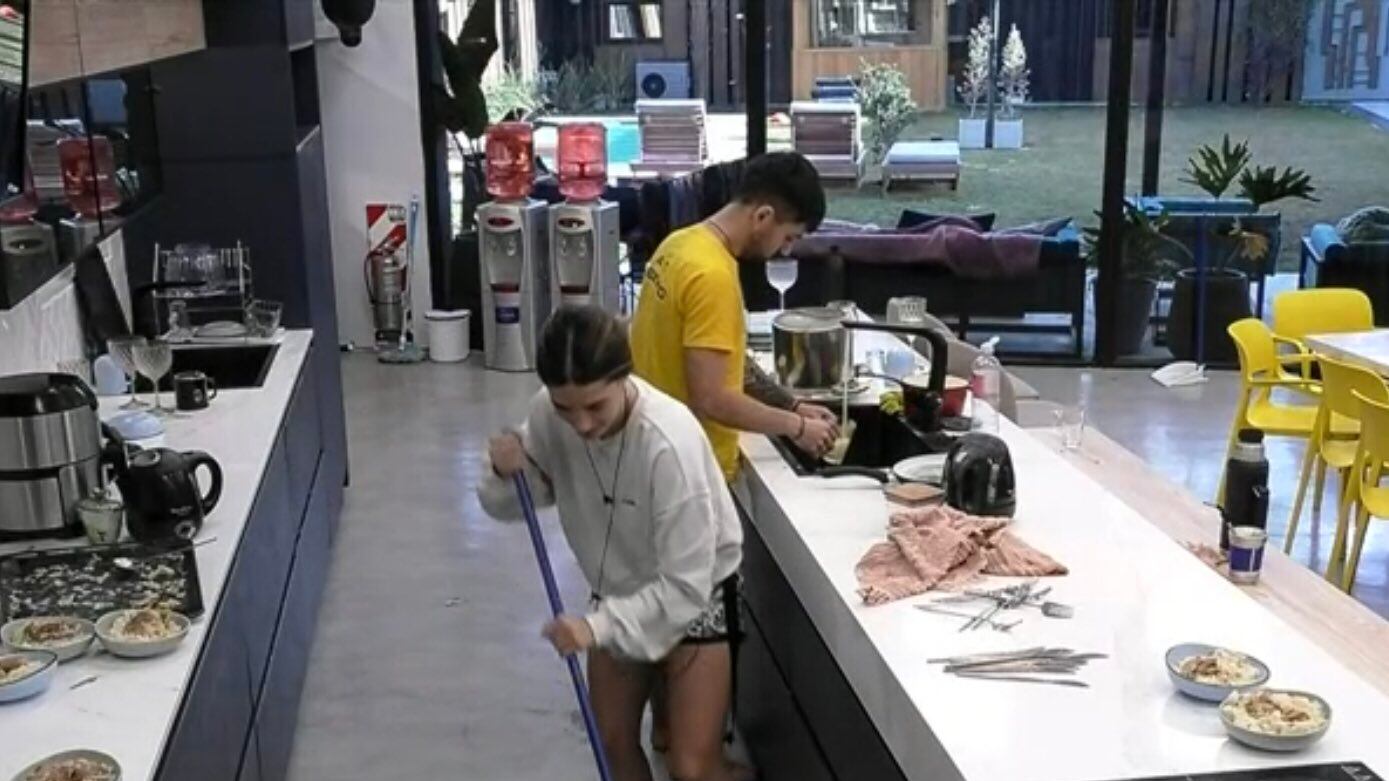 Alessia barriendo en "Gran Hermano" | Captura