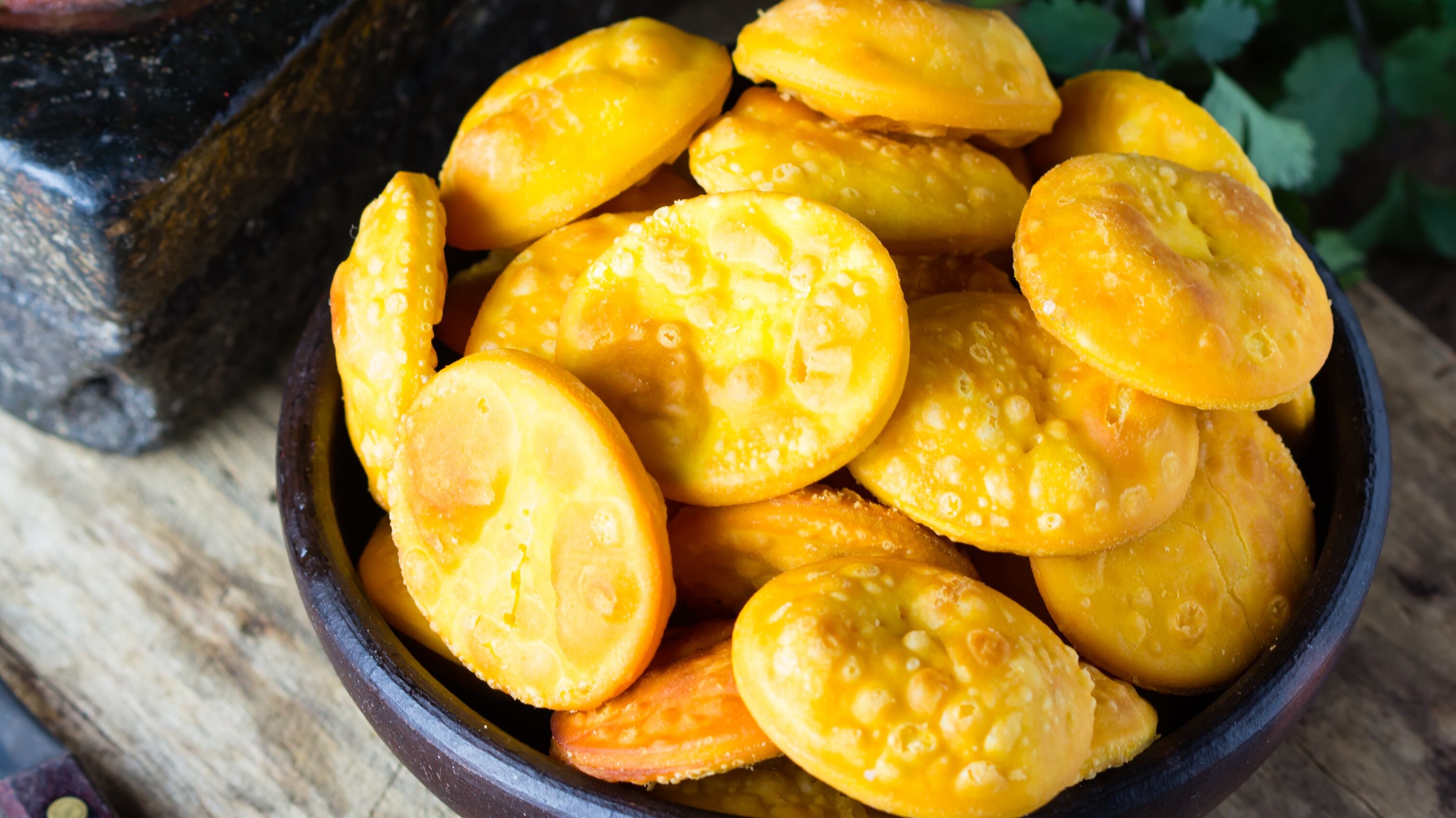 Las sopaipillas son uno de los alimentos más requeridos por los chilenos en temporada invernal.