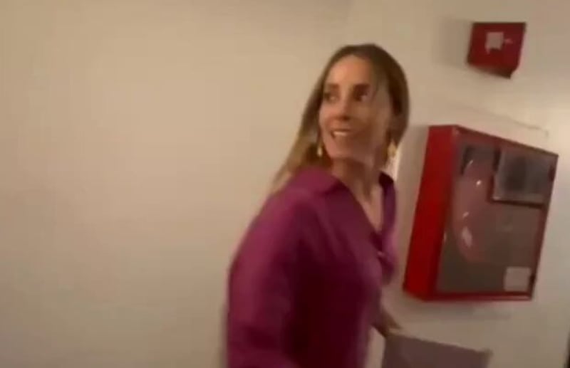 Mara Sedini recibió ola de críticas tras huir de la prensa por consulta sobre “Estado en quiebra”
