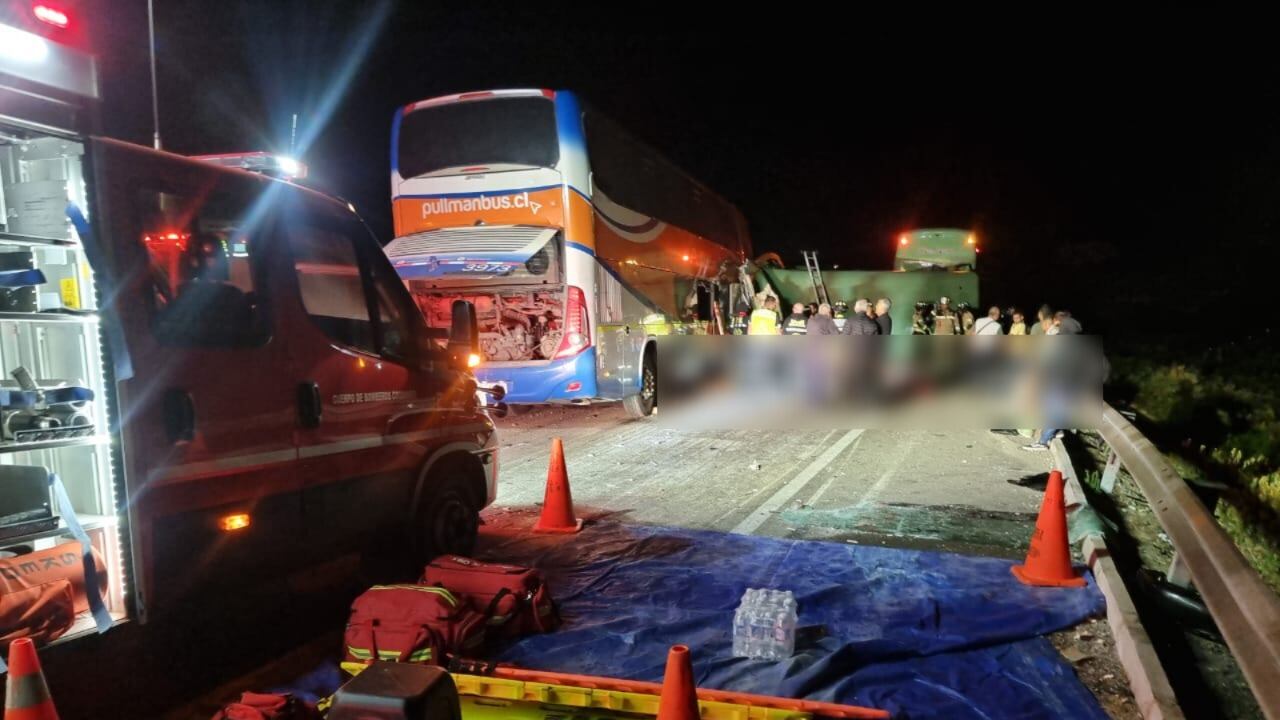 Choque múltiple en la Ruta 5 Norte deja al menos 6 fallecidos y decenas de heridos en Coquimbo