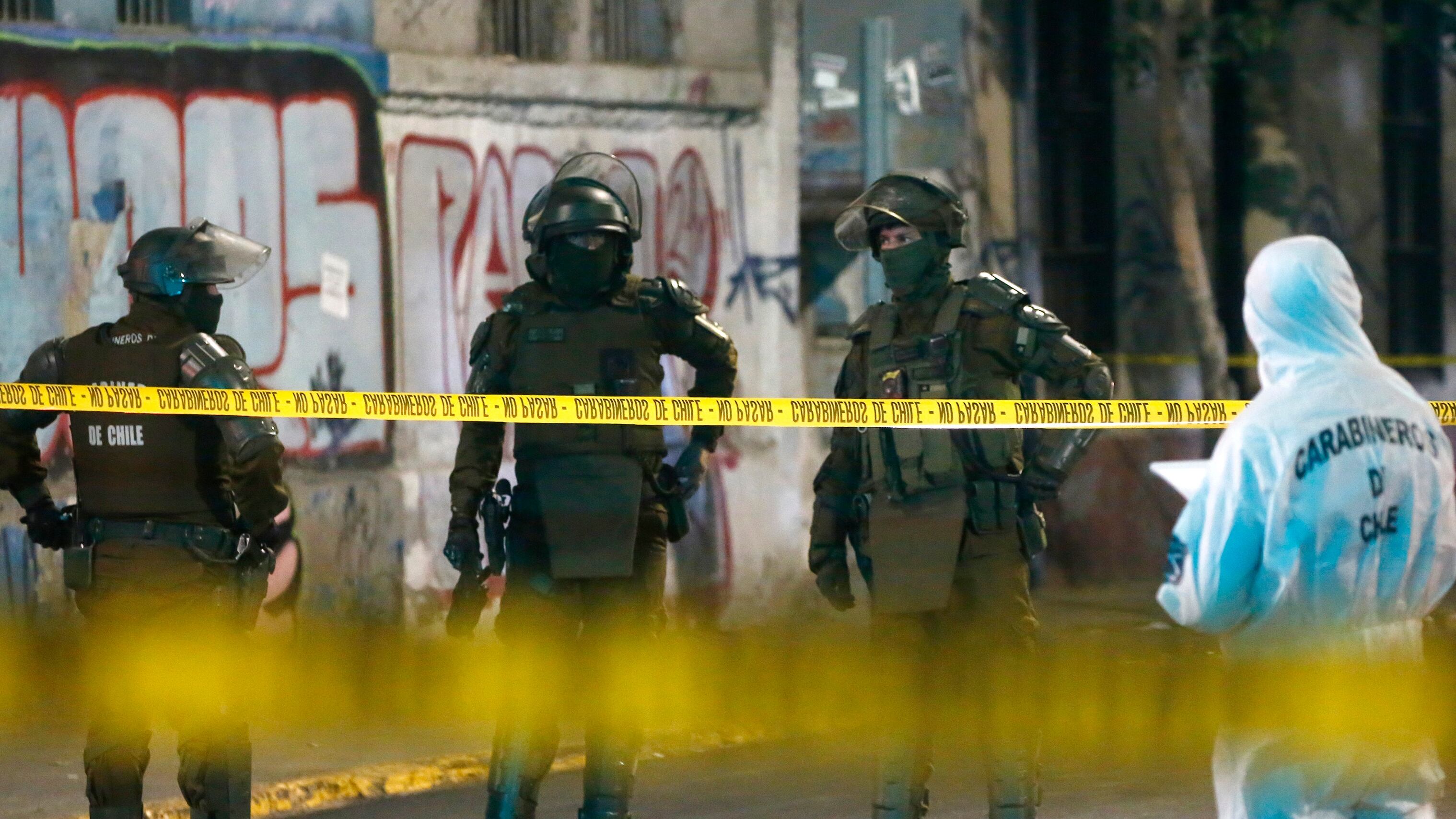 Según relatos de testigos que se encontraban esta mañana en el lugar, el hombre fue acribillado por unos desconocidos que llegaron armados al lugar en un automóvil.