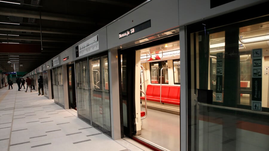 Metro de Santiago anuncia que Línea 1 tendrá puertas de andén a partir de diciembre