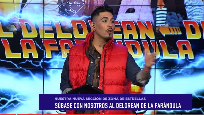 El periodista Hugo Valencia recordó la desubicada pregunta que le realizó a Gissella Gallardo hace 20 años días, precisamente en el día que se estaba casando con Mauricio Pinilla. Agradeciendo que ella no la escuchó, porque “me habría pegado un charchazo, con justa razón”.
Así lo contó en el programa Zona de Estrellas, en el debut de la sección El Delorian de la farándula, cuando rememoraron la polémica noche del humorista Felo, cuando las emprendió contra el periodista Luis Sandoval por preguntarle por las pifias que había recibido durante un festival.