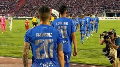 El alcalde de la comuna de La Florida le ofreció el recinto deportivo a los universitarios para jugar los partidos de local que no podrán disputar en las próximas semanas en el Estadio Nacional.