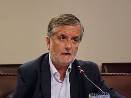 Ministro de las Culturas acusa “encerrona” tras funa en obra y apunta a Amparo Noguera