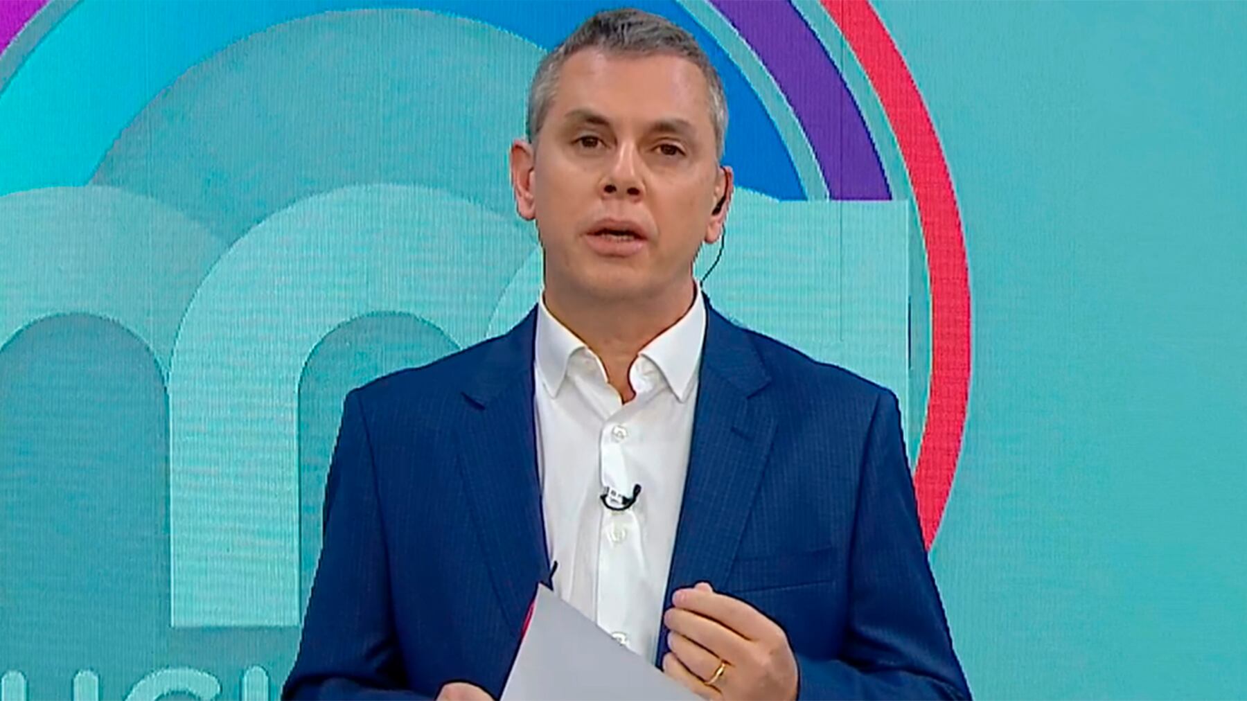 La noche de este martes, José Miguel Viñuela reveló que desde hace años que lo aqueja un complejo síndrome.
En conversación con Eduardo Fuentes en Buenas noches a todos, el animador desclasificó que desde temprana edad sufre de ansiedad, pero que no fue diagnosticado hasta vivir complejos momentos en Mucho Gusto.