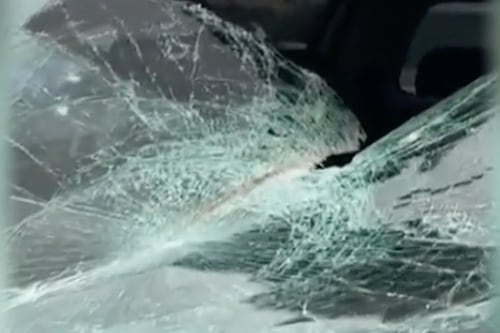 Costanera Norte identifica a camión involucrado en caída de fierro en Kennedy: 18 vehículos resultaron dañados