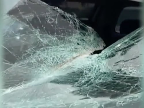 Costanera Norte identifica a camión involucrado en caída de fierro en Kennedy: 18 vehículos resultaron dañados