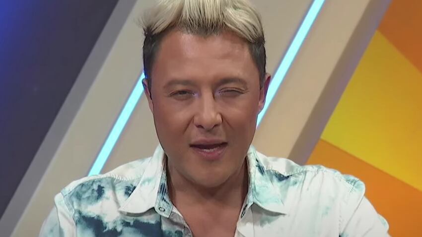 Sergio Rojas apunta contra Pamela Díaz.