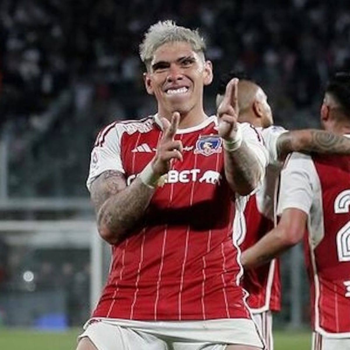 Gary Medel es visto en el circo tras bajarse de la Roja por problemas familiares Gary Medel es visto en el circo tras bajarse de la Roja por problemas familiares