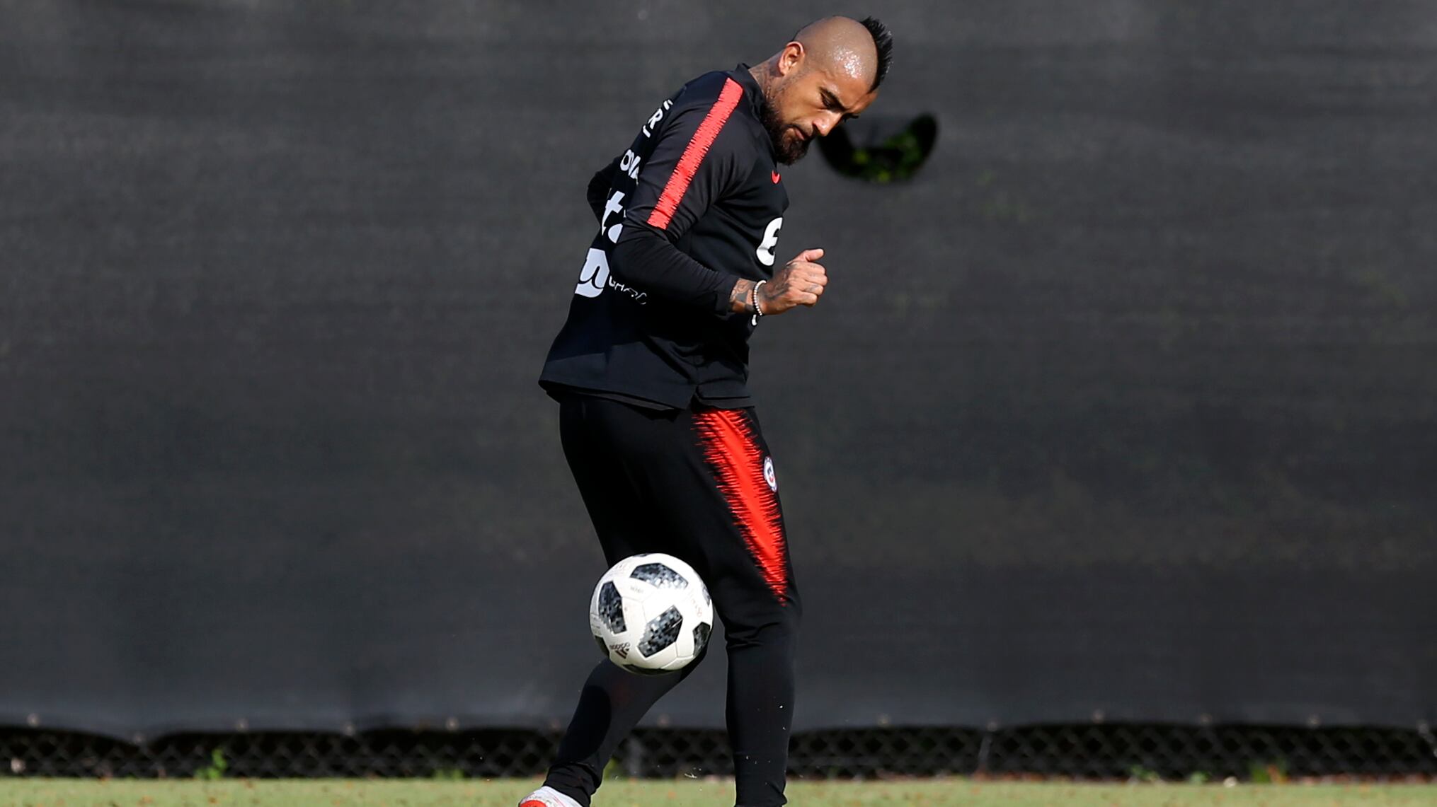 MIAMI: Segundo dia de entrenamiento de la Seleccion Chilena en Miami | 9 de Octubre del 2018/MIAMI
La Selección Chilena, realiza su segundo entrenamiento a días del encuentro amistoso que tendrá con Perú en el estadio Hard Rock de Miami, Estados Unidos. (en la imagen Arturo Vidal)
FOTO:CRISTOBAL ESCOBAR/AGENCIAUNO