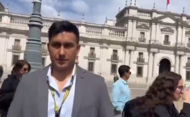 Periodista chileno sufre robo en plena transmisión de la previa contra la "Tri".