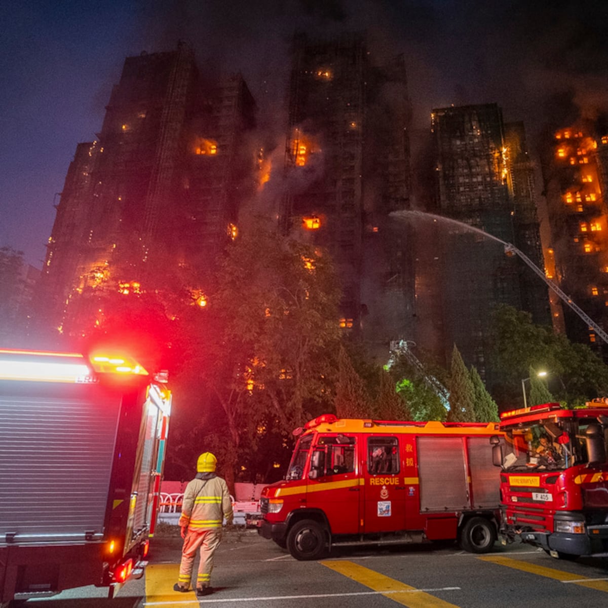 Incendio en rascacielos de Hong Kong deja 36 muertos Incendio en rascacielos de Hong Kong deja 36 muertos