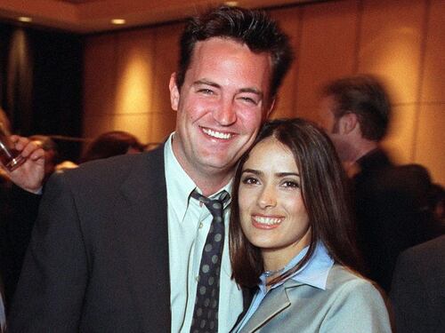De esta manera se despidió Salma Hayek de su amigo Matthew Perry