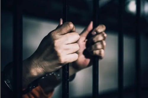 Primer informe sobre victimarios de femicidio en Chile: 74,2% de los autores registraba antecedentes penales