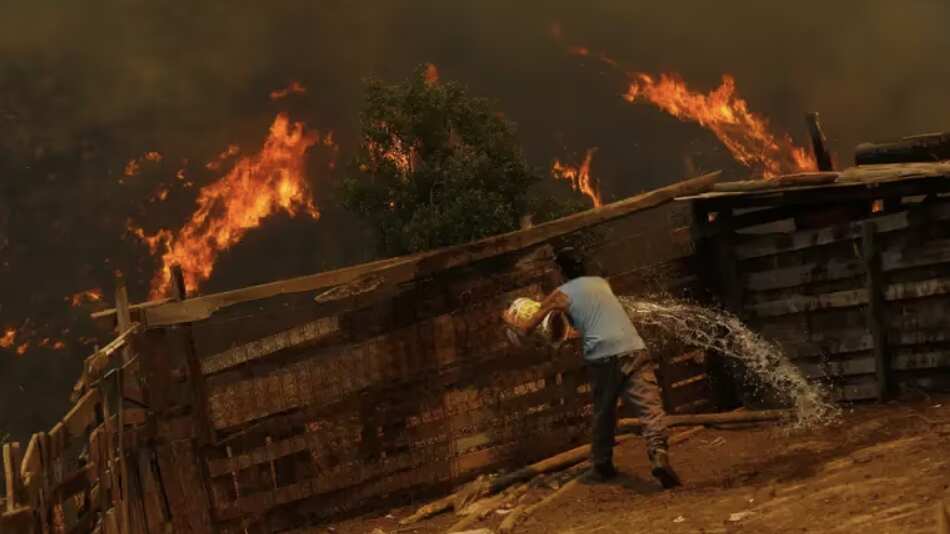 3 DE FEBRERO DE 2024 / VALPARAÍSO Incendios forestales causan daños en el sector Las Rosas de Quilpué, casas destruidas por el fuego FOTO: DIEGO MARTIN/AGENCIAUNO