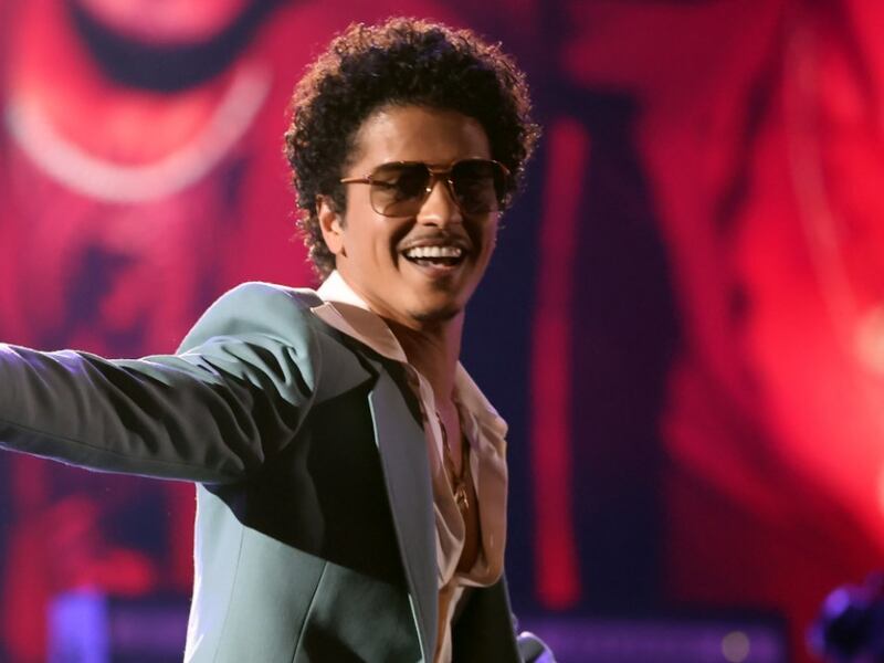 Con más de 140 millones de oyentes mensuales: Bruno Mars cierra el año como el artista más escuchado en Spotify