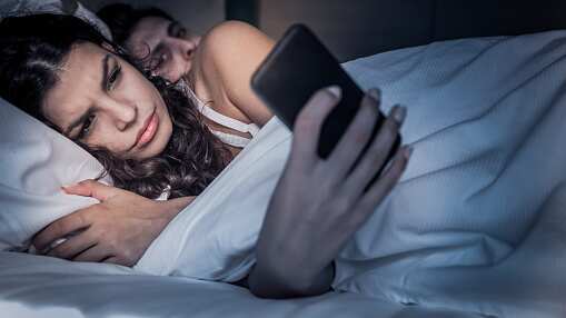 Delincuente reveló la infidelidad de su víctima a su esposa enviándole los chats de WhatsApp.