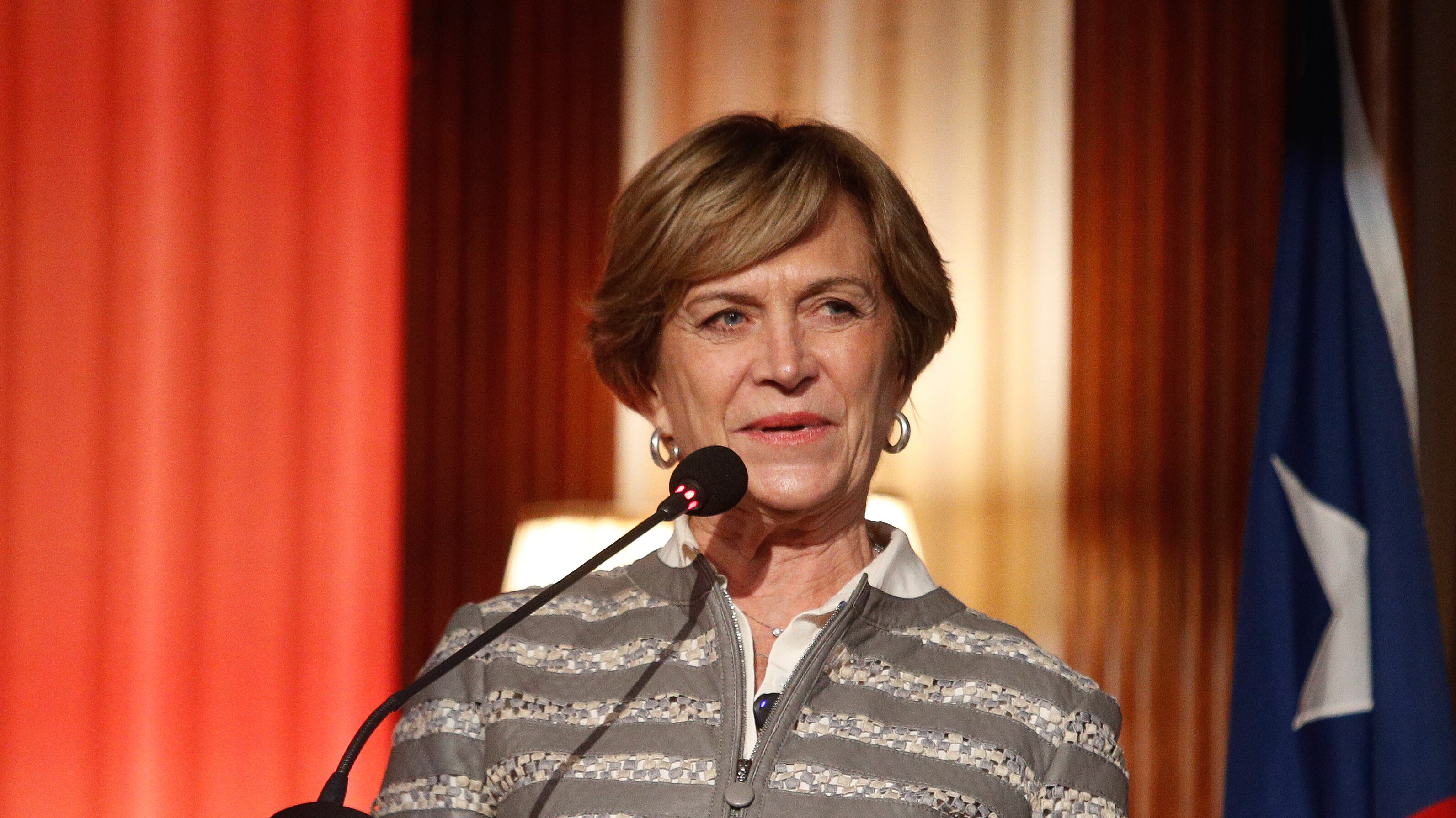 Evelyn Matthei irá directamente a la papeleta presidencial en noviembre