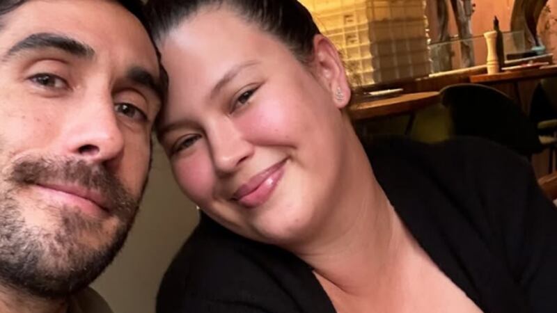 Más unidos que nunca: Pedro Astorga y Michelle Carvalho posan juntos y lucen los mismos anillos