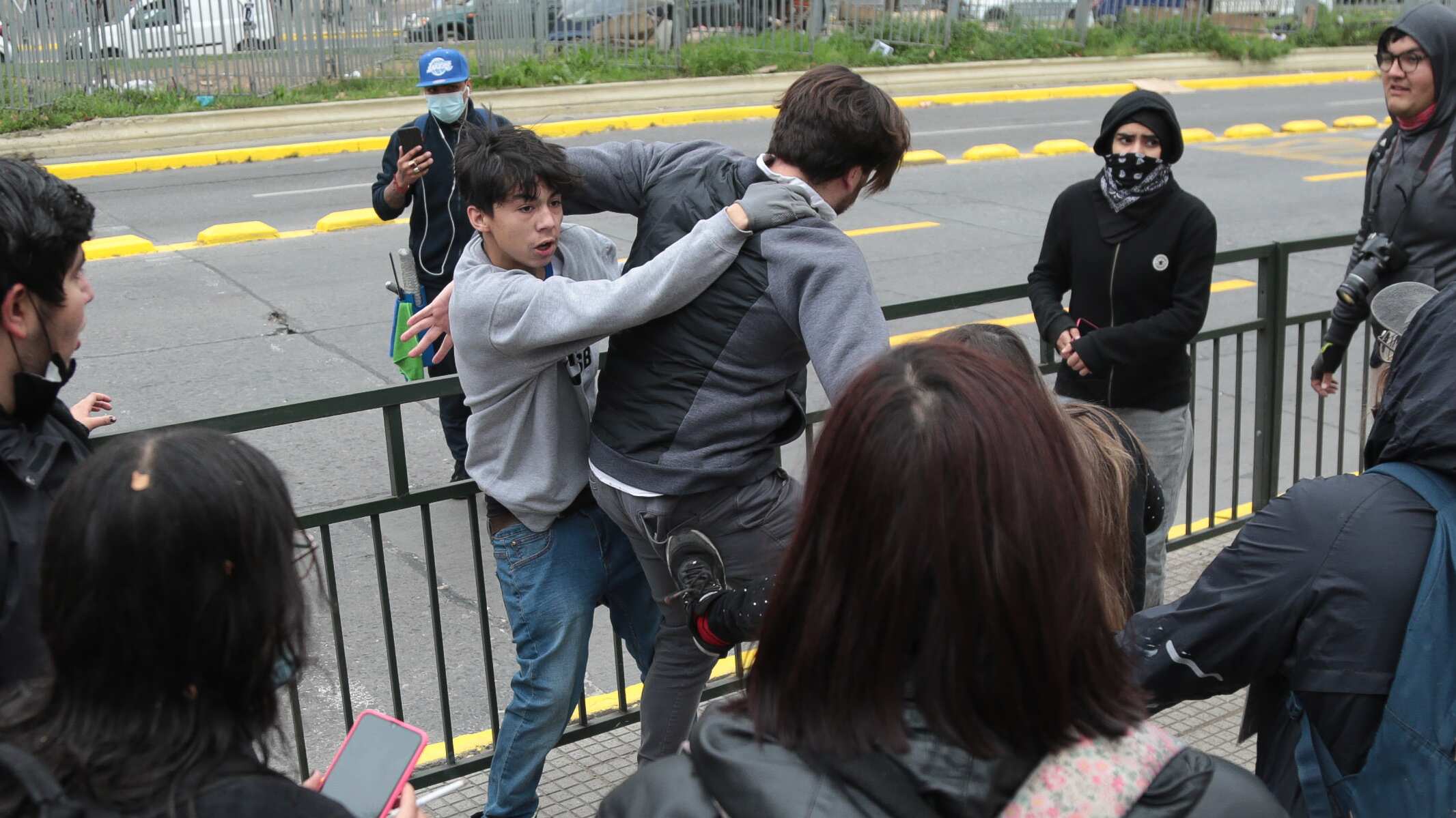 Imágenes de la agresión que sufrió el hermano del Presidente Gabriel Boric.