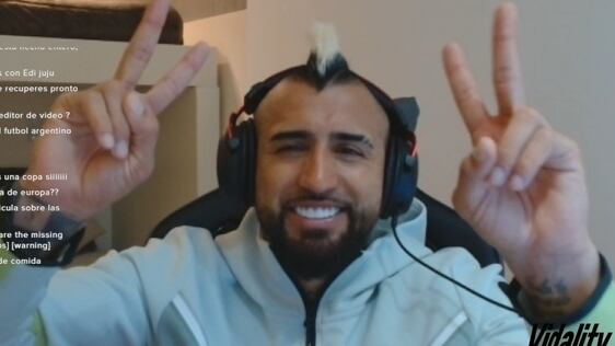 El seleccionado nacional respondió en una transmisión de la plataforma social a los dichos del dirigente de Boca Juniors, Juan Román Riquelme, y enfatizó que él "sí nació" para jugar en el cuadro argentino.