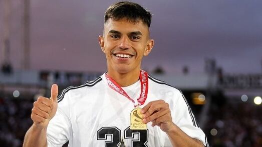 El futbolista de Colo Colo se encuentra en pleno proceso de recuperación luego de sufrir una lesión mandibular en el partido de la selección chilena y Bolivia.