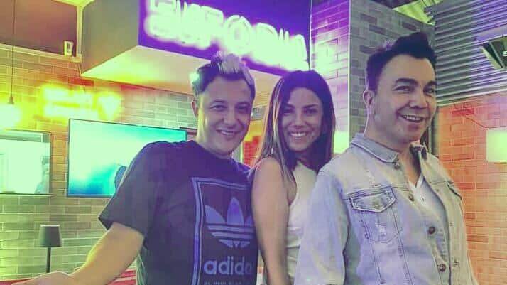 El próximo lunes 29 de enero, Sergio Rojas cumplirá el sueño de tener un programa propio en televisión, el cual irá de lunes a viernes, durante una hora y totalmente en vivo en Zona Latina.
Así lo contó el periodista de farándula a Publimetro, quien llevará su famoso live de Instagram “Que te lo digo” directamente a la TV, junto a sus compañeros de transmisión online Paula Escobar y Luis Sandoval.