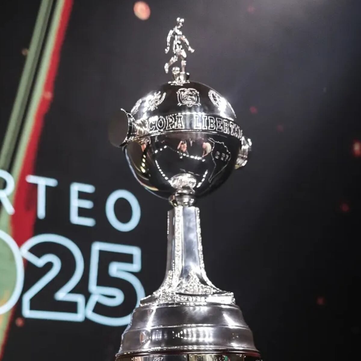 Árbitros paraguayos y uruguayos en debut de Colo Colo y la U en Libertadores Árbitros paraguayos y uruguayos en debut de Colo Colo y la U en Libertadores