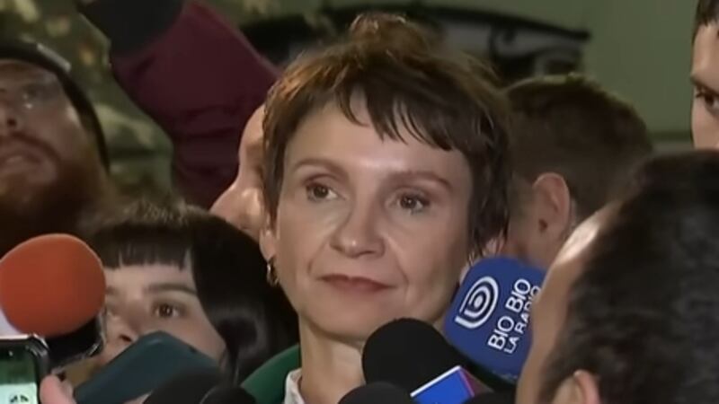 Carolina Tohá vuelve a reconocer triunfo de Jara en elecciones y anuncia que se dará “un tiempo para estar fuera de la primera línea” política