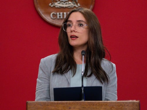 “Le duró poco el republicanismo y el sentido de realidad”: Camila Vallejo respondió con todo a críticas de José Antonio Kast al gobierno