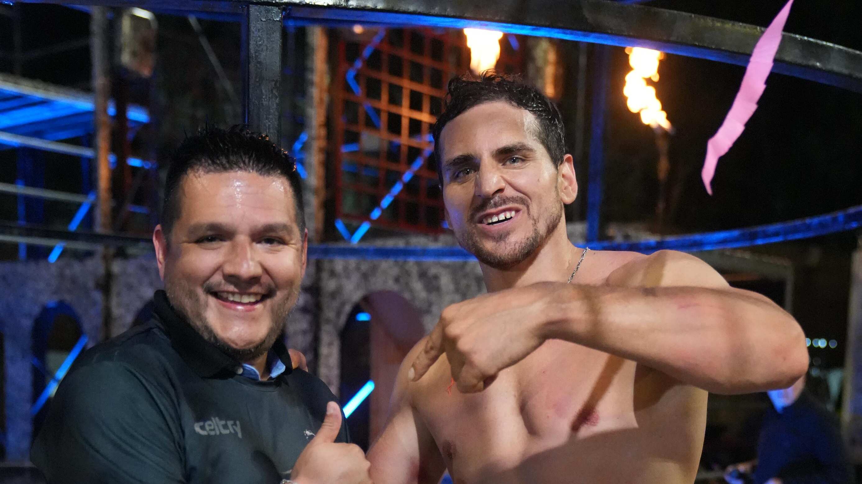 Fue futbolista profesional y compañero de Fabián Estay en México, país donde estudió personal trainer, mientras jugaba en el club Toluca. Además de ser Periodista y Analista de Sistemas Computacionales de profesión, Rodrigo Olivos (49) también es el responsable detrás del arrollador triunfo de Pangal Andrade frente a Francisco Rodríguez en la final del reality de Canal 13 ¿Ganar o servir?.
Viene de una familia de futbolistas profesionales y se compró un equipo de tercera división, reconociendo que “fue la peor inversión de mi vida”. Pero, eso lo impulsó a crear un gimnasio en Las Vizcachas, lugar donde llegó Pangal a entrenar, hace seis años atrás. Eso sí, contó a Publimetro que no fue una amistad a primera vista.
“Lo conocí de una forma muy rara. Por intermedio de un conocido, llegó a mi centro deportivo a hablar conmigo. Pesado el hueo... antipático. Put...el hueo...pesado”, recordó el entrenador. Pero, tras romper el hielo y poner las reglas sobre la mesa entre alumno y profesor, se convirtieron en los mejores amigos. 
Fue así como al salir del reality, lo primero que hizo el deportista del Cajón del Maipo fue llamar a Olivos y pedirle que lo deje en forma para vender a Rodríguez quien, hasta ese momento, era el que aparentaba tener mayores ventajas para llevarse los 20 millones de pesos en premio.