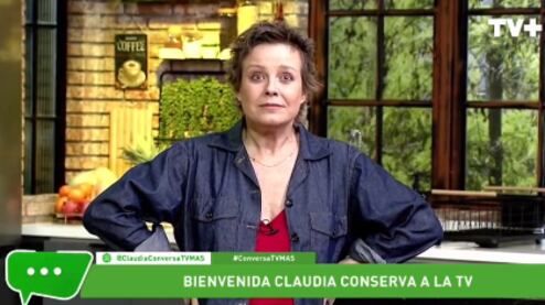 “Oiga que está bonita, ¿se cortó el pelo?”, con esas palabras la voz en off del programa “Claudia conversa”, Gilberto, le hizo honor a su nombre y se mandó la desubicada del año, dejando atónita a la animadora. Esto, debido a que el cambio de look fue producto de su batalla contra el cáncer de mama triple negativo y se rapó todo el cabello.
Fue al comienzo del nuevo programa de TV+, en reemplazo de Milf, que la voz en off saludó a Claudia Conserva, sorprendiéndola, de manera inocente, con sus palabras, las cuales fueron realizadas sin ninguna mala intención, pero causaron efecto en redes sociales.
“El humor negro de entradita en el primer capítulo”, escribió un usuario que compartió el registro en Twitter.
“Y así fue como Gilberto Gil duró menos que el Kiwi”, “Talla arriesgada. Jajaja, espero q lo haya tomado bien”, “Igual fue media rara la talla.. igual paso piola”, agregaron otros usuarios.
Si bien, en el momento Claudia Conserva queda paralizada por medio segundo y abre bien gran de los ojos, como sin saber cómo reaccionar, finalmente salió jugando demostrando sus años de oficio en televisión.
“Claudita, pero qué alegría verla...”
-”Gilberto, de la época de Pollo en Conserva que no lo veía”.
-”Tanto tiempo. Oiga que está bonita. ¿Se cortó el pelo?”, dijo sin filtro, ante la mirada atónita de Claudia. Aunque, para ser justos con Gilberto, su comentario fue acompañado de un sonido estilo chascarro, lo que podría suponer que era todo parte de una humorada consensuada.
“Sí, sí, porque me molestaba el pelo largo”, respondió Conserva, con gran manejo.
-”Se ve muy bien con su new look, Así que, que alegría verla, Vamos con todo”, cerró la voz.