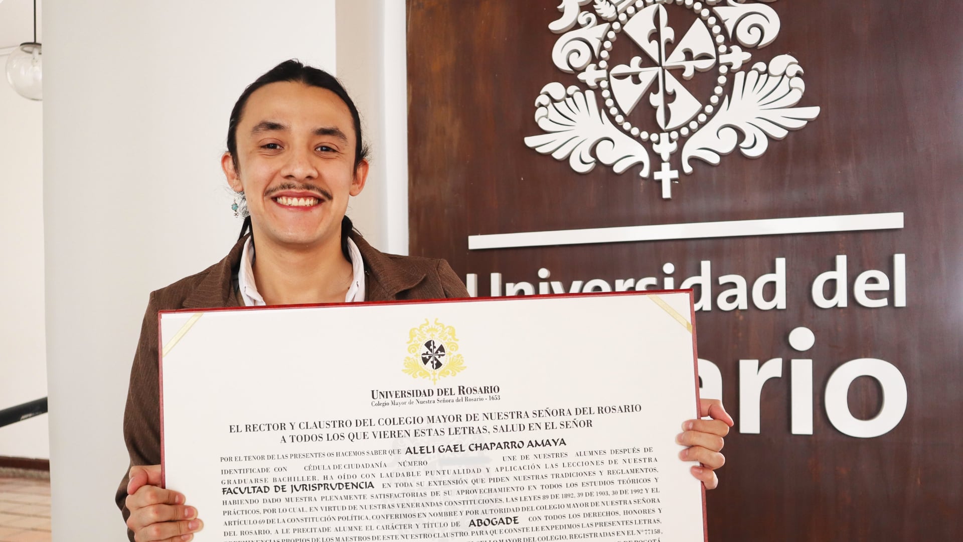 Conozca al primer abogade del país que se graduó en su título con lenguaje inclusivo
