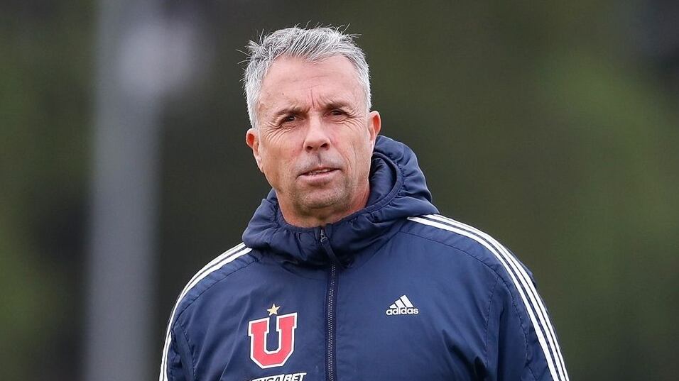 El entrenador de la U fue campeón el año pasado con Huachipato, y a tres fechas del final de aquel campeonato también se encontraba en el segundo puesto, como en este torneo, donde Colo Colo los desplazó del primer puesto luego de ganar a Unión La Calera por 1-0.