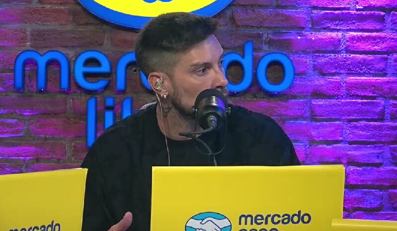 Luis Mateucci en el react Mercado Libre de "Palabra de Honor".