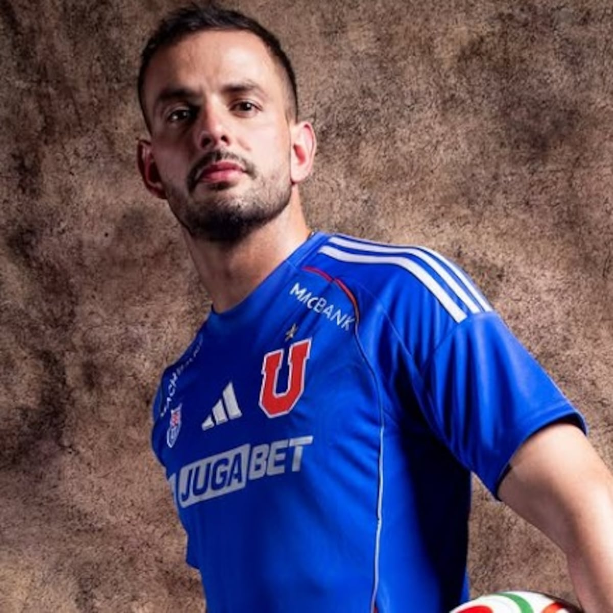 Octavio Rivero molesto en conferencia de prensa por pasado en Colo Colo Octavio Rivero molesto en conferencia de prensa por pasado en Colo Colo