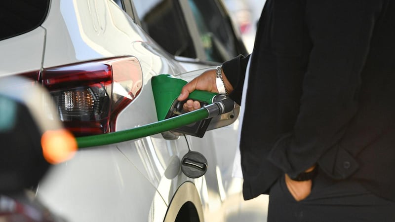 AMUCH lanza descuentos en combustibles con ARAMCO para enfrentar alza que golpea a las familias