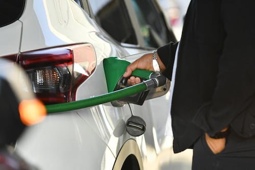 AMUCH lanza descuentos en combustibles con ARAMCO para enfrentar alza que golpea a las familias