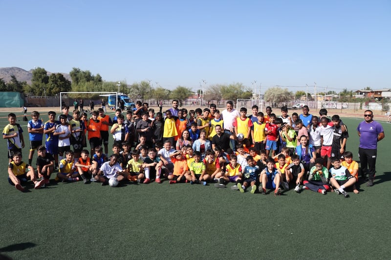Quilicura crea Escuela de Fútbol Municipal gratuita para niñas y niños desde los 6 años